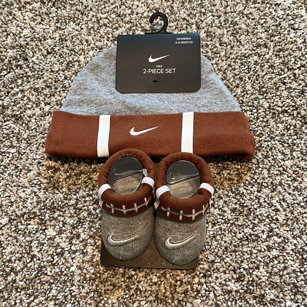 NWT Nike Hat and Socks set